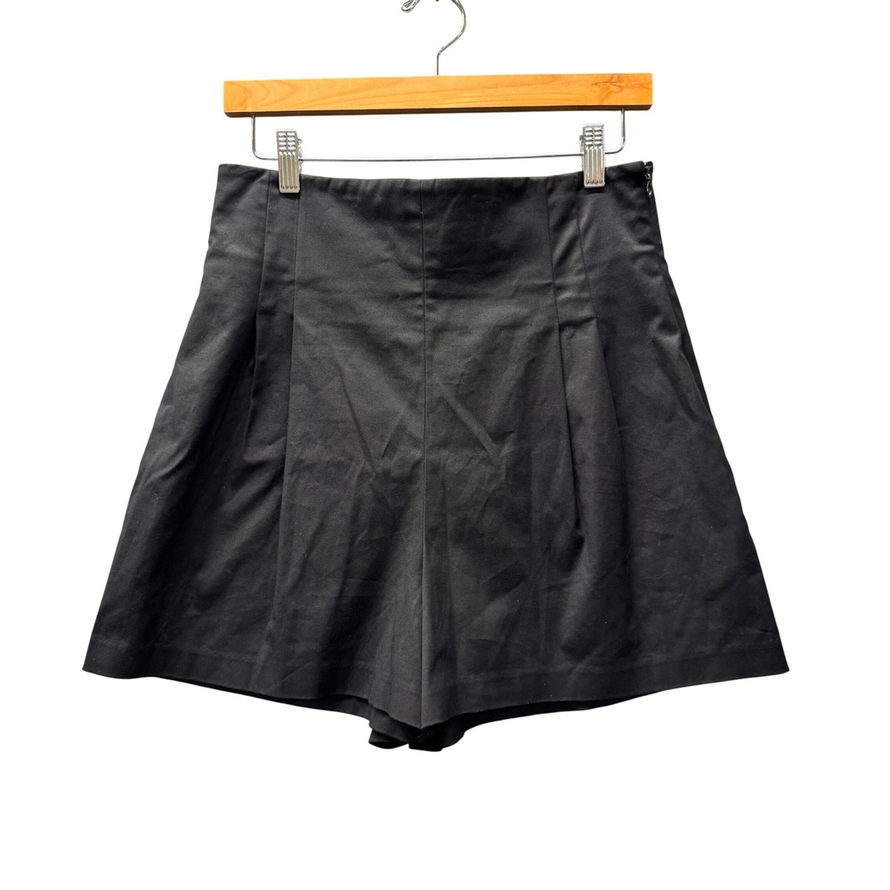 Carolina Herrera Shorts Womens 8 (29x3 ACTUAL) Pleated Black Designer Chic